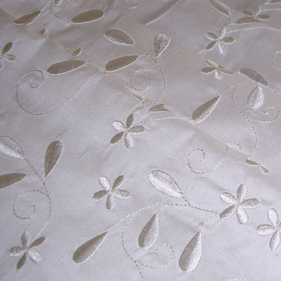 machine embroidered fabric