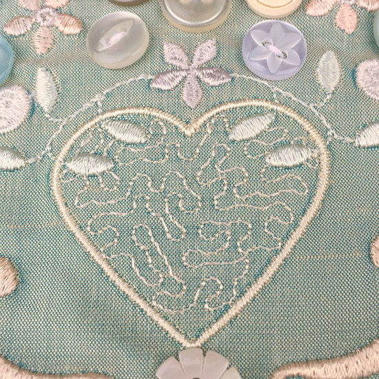 Gracieuse Bouton Broderie 1