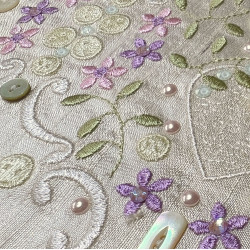 Gracieuse Bouton Broderie 2