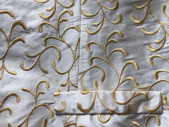 machine embroidered fabric
